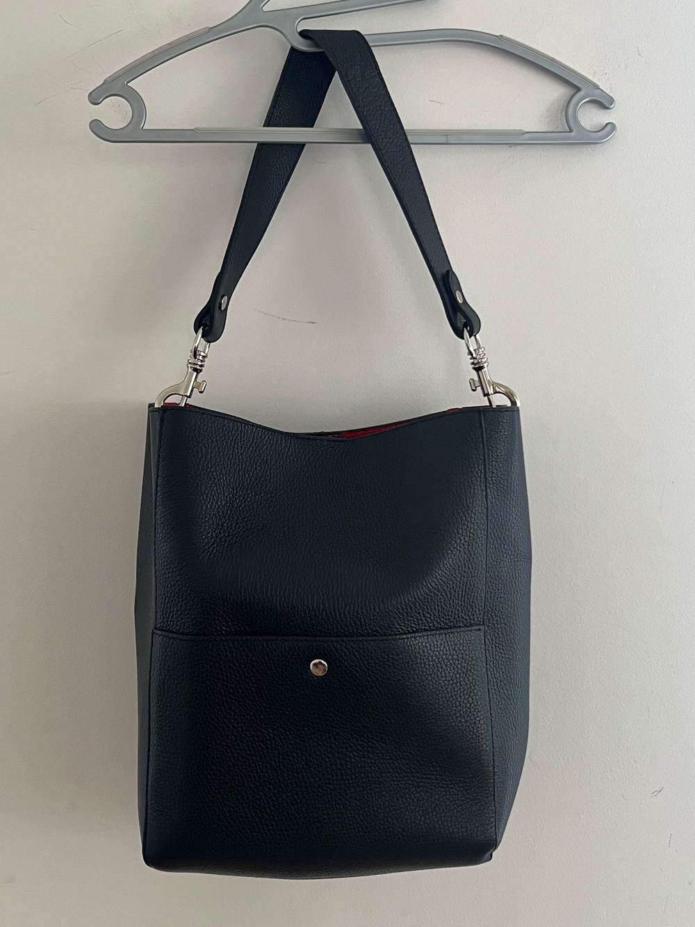 Pelle en Borse Italian Leather Bag with Detachable Pouch
